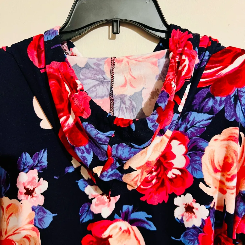 POOF! Black With Pink And Red Rose Floral Long Sleeve Knit Hoodie Size Medium - Image 7