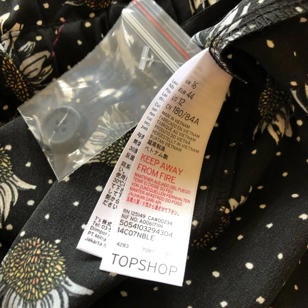 Topshop Daisy Floral Print Dress Shorts - Image 8