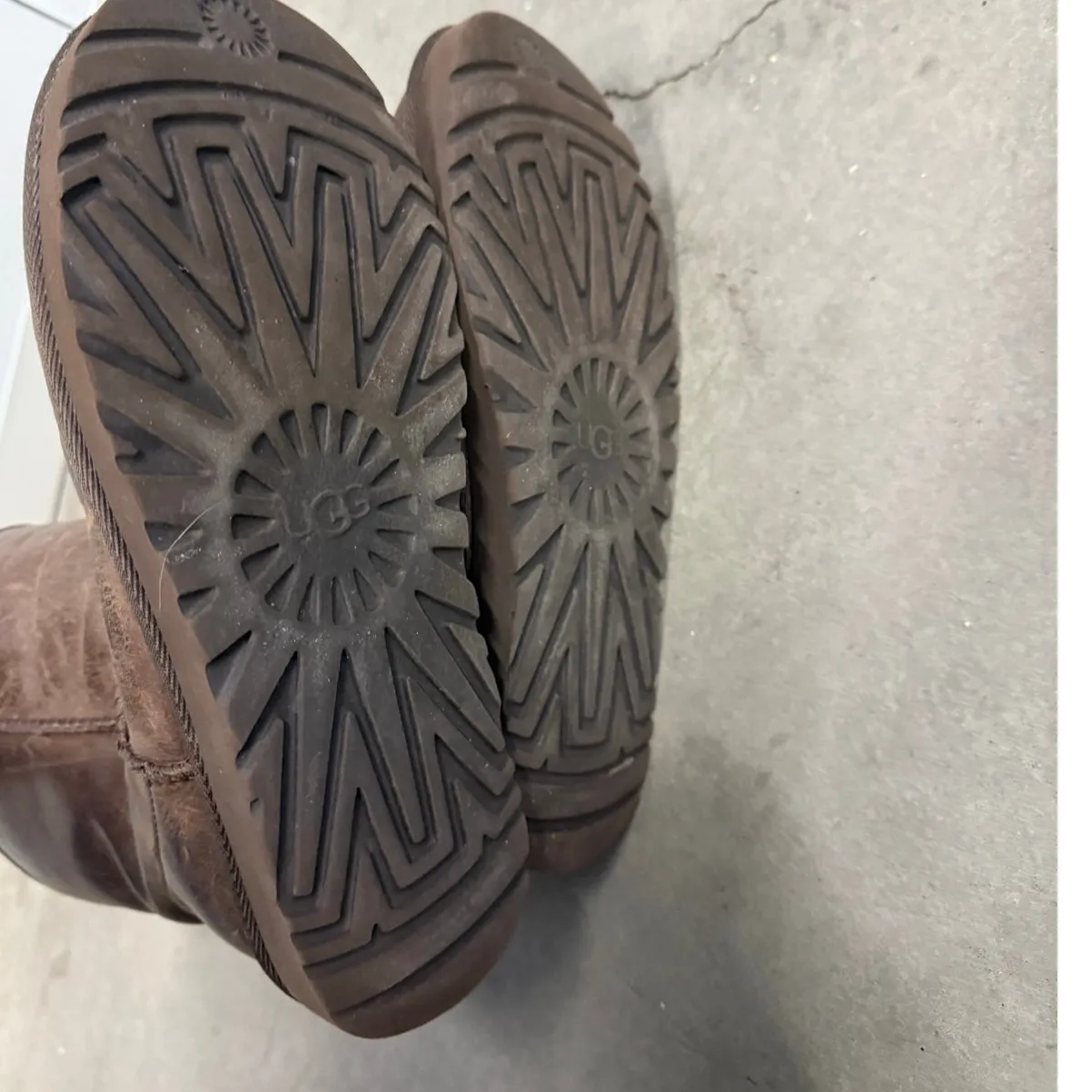 UGG Classic Short Leather Boot Women’s size‎ 6 Winter Ski - Image 5