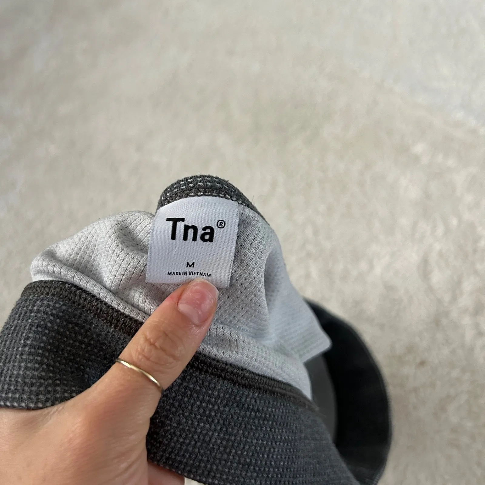 Aritzia TNA Gray Sports Bra Bralette Athletic Scoop Neck Sleeveless Activewear Size M - Image 5