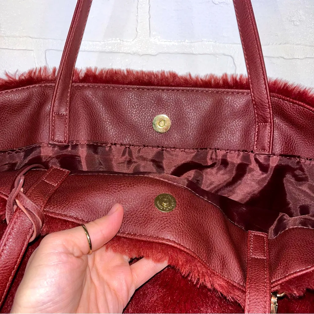 Burgundy Faux Sherpa Shoulder Bag with Wristlet and Cute Faux Sherpa Keychain Red - Image 7