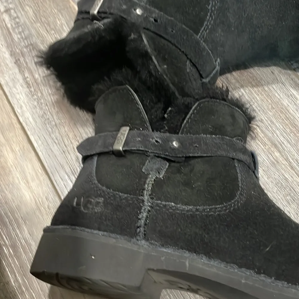 UGG Women's Elisa Suede Short Ankle Boots size 5.5 - Image 7