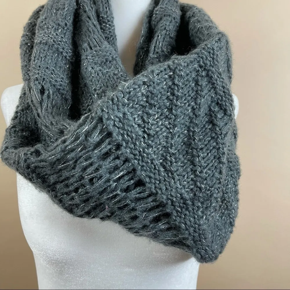 Nicole Marciano Grey With Silver Threading Infinity Scarf Classic Chunky Gray - Image 7