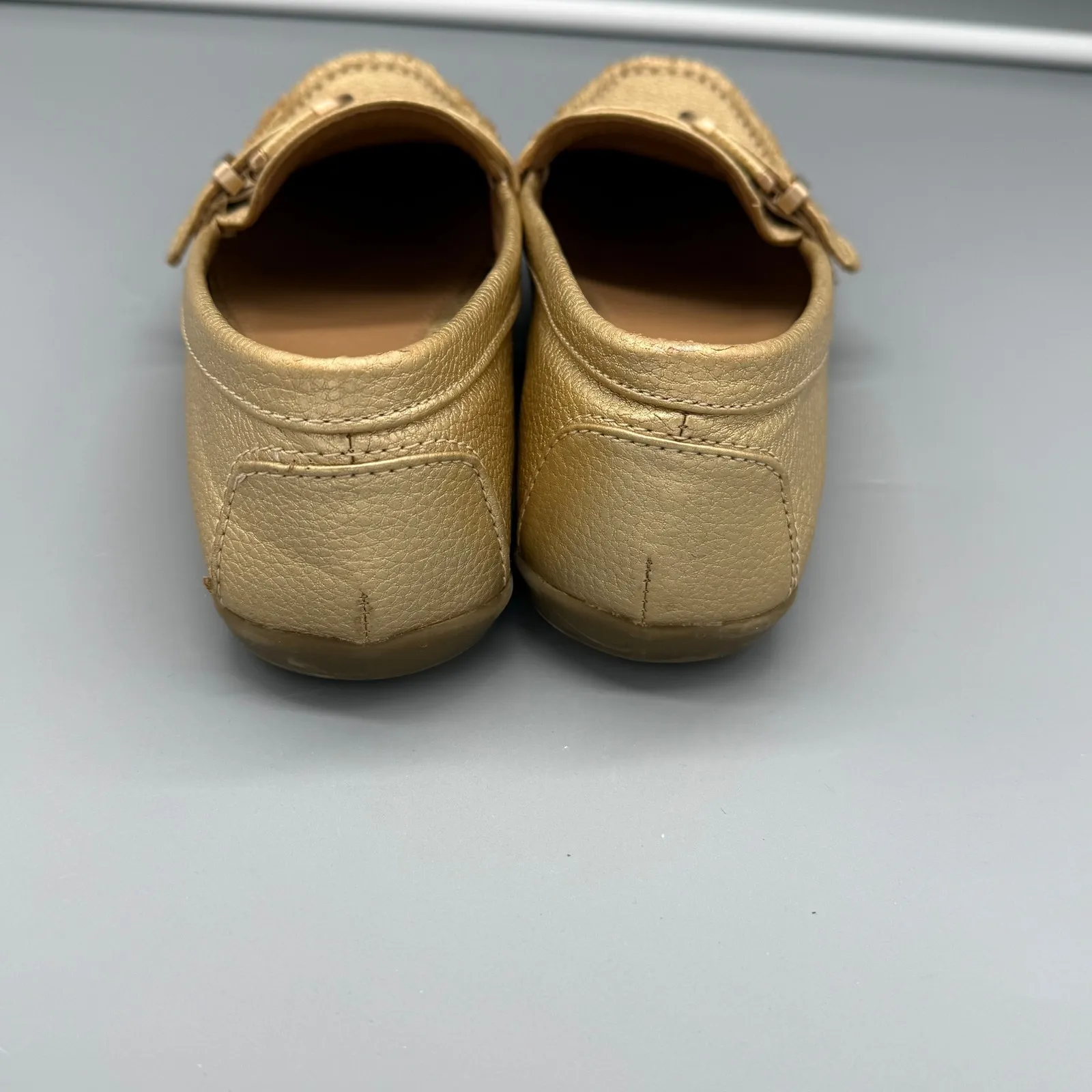 G.H. Bass & Co Betsy Loafers Women 7M Gold Buckle Moc Toe Slip On Flats Size 7 - Image 4