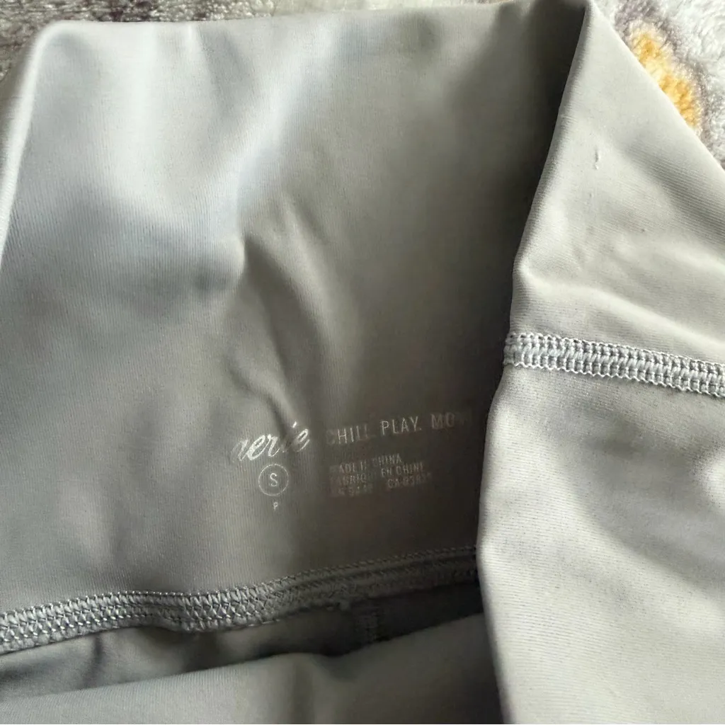 Offline by Aerie grey leggings with pockets size small - Image 6