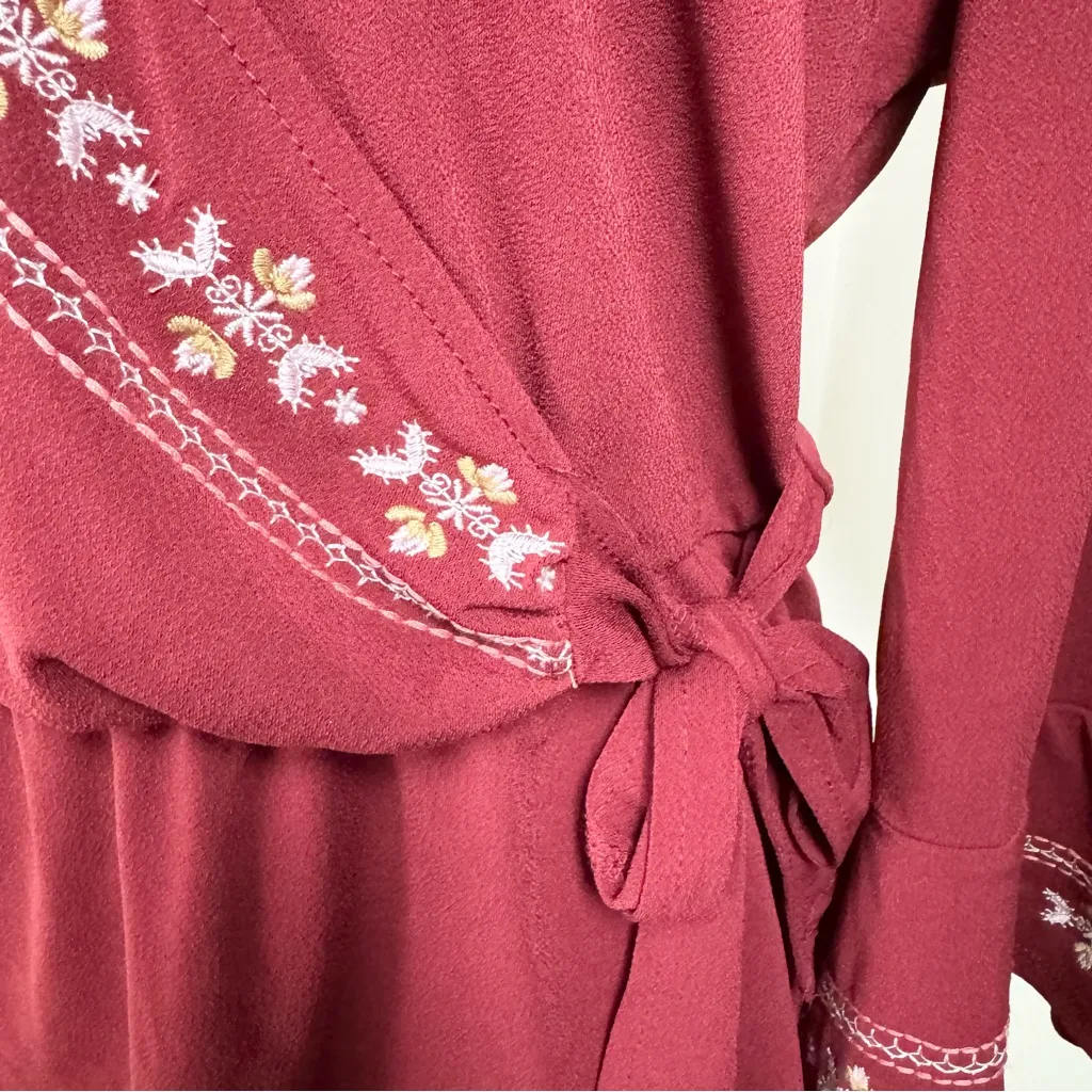 Alya Wine Wrap Womens
Top L V-Neck Floral Embroidered Bell Sleeve Cottage Boho - Image 2