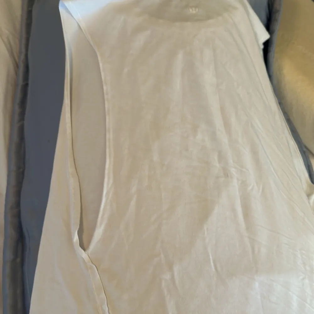 Lululemon Pineapple Workout muscle Hustle tee size 8 never worn - Image 8