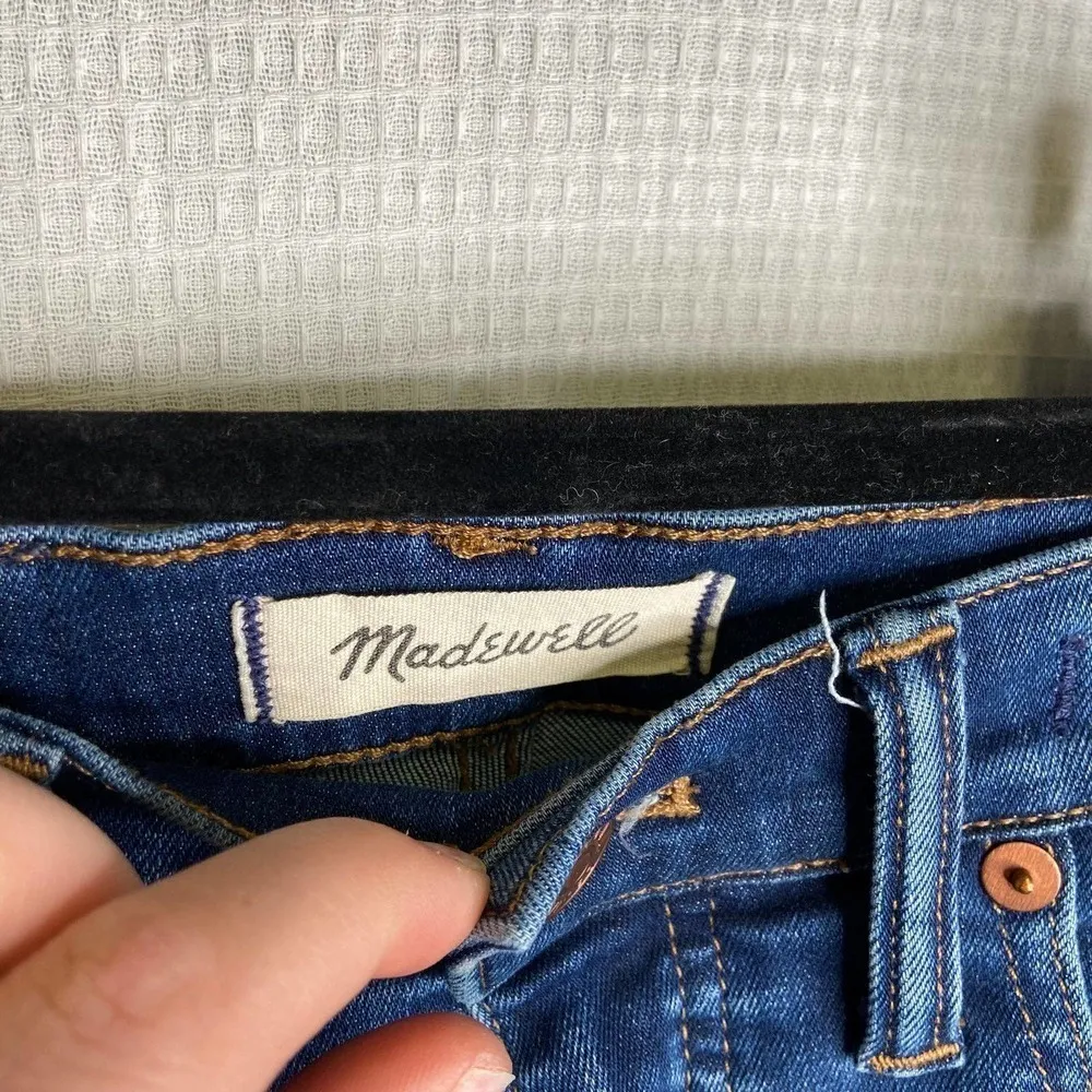 Madewell | Jeans 26 Hi Rise 10” Dark Wash‎ - Image 4