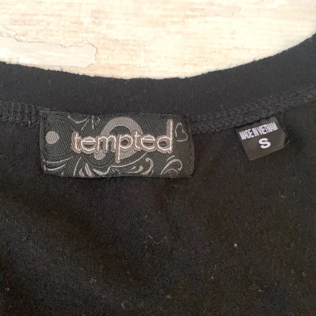 Women’s S/M Black Ruffle Tank Top Sleeveless Shirt Tempted Brand Size Small - Image 4