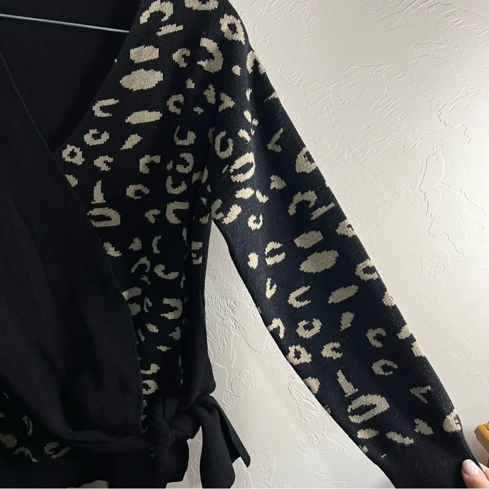 Entro Leopard Print Color Block V-Neck Wrap Sweater - Image 5