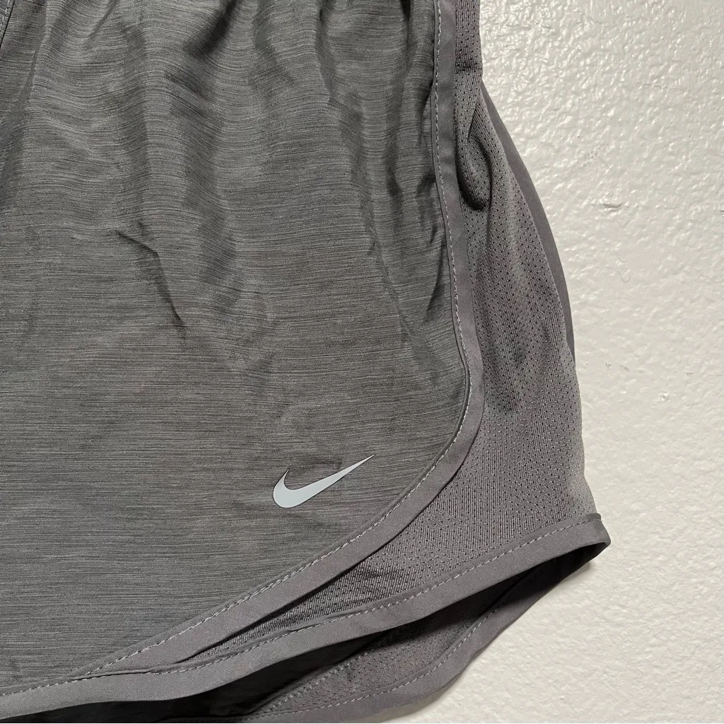 Nike Women's Size XS Dri-FIT Tempo Mid-Rise Brief-Lined Running Shorts Gray - Image 3