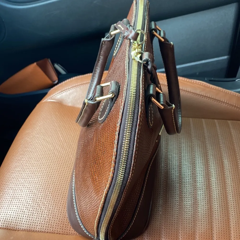 Classic Dooney & Bourke purse - Image 4