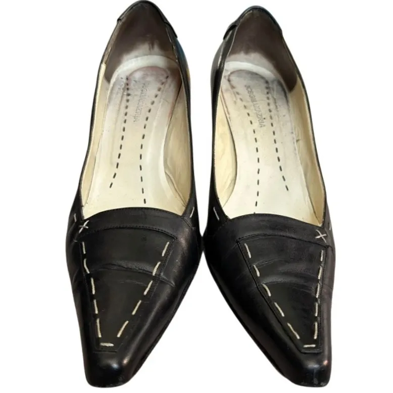Vintage BCBG Maxazria Leather Pumps Sz 8.5B Black Made in Italy pointed Toe Chic - Image 2