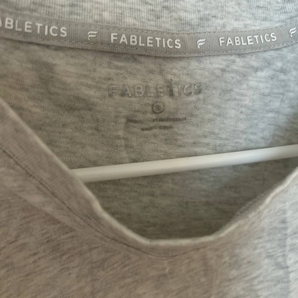 Fabletics Knot Front Gray Tee Size Small | Short Sleeve Activewear Top - Image 2