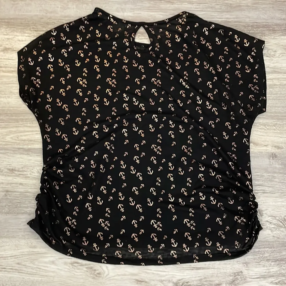 Rouge Collection Black with Shimmery Gold Anchor Print Lightweight Women's Tee Size 3X - Image 2