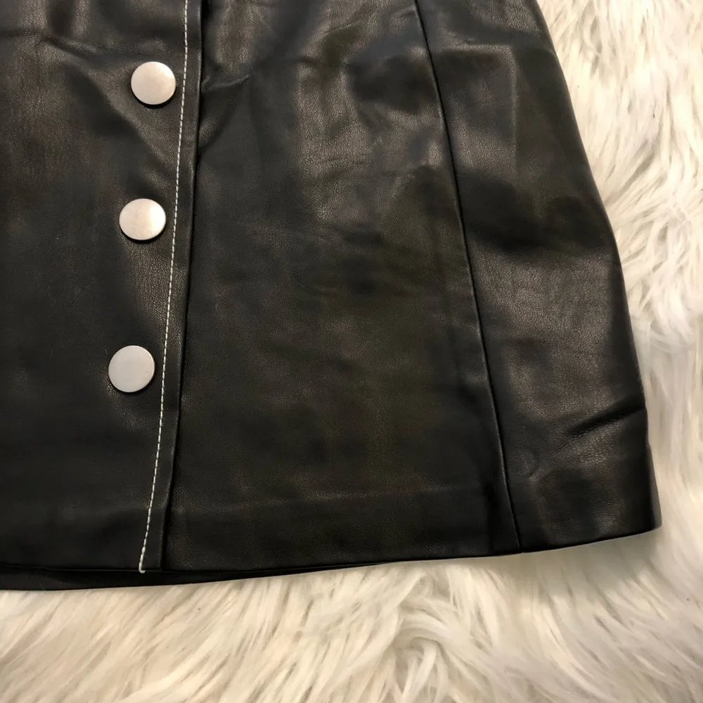 Zara TRF Collection Vegan Leather Mini Skirt Black Snap Front - Image 5