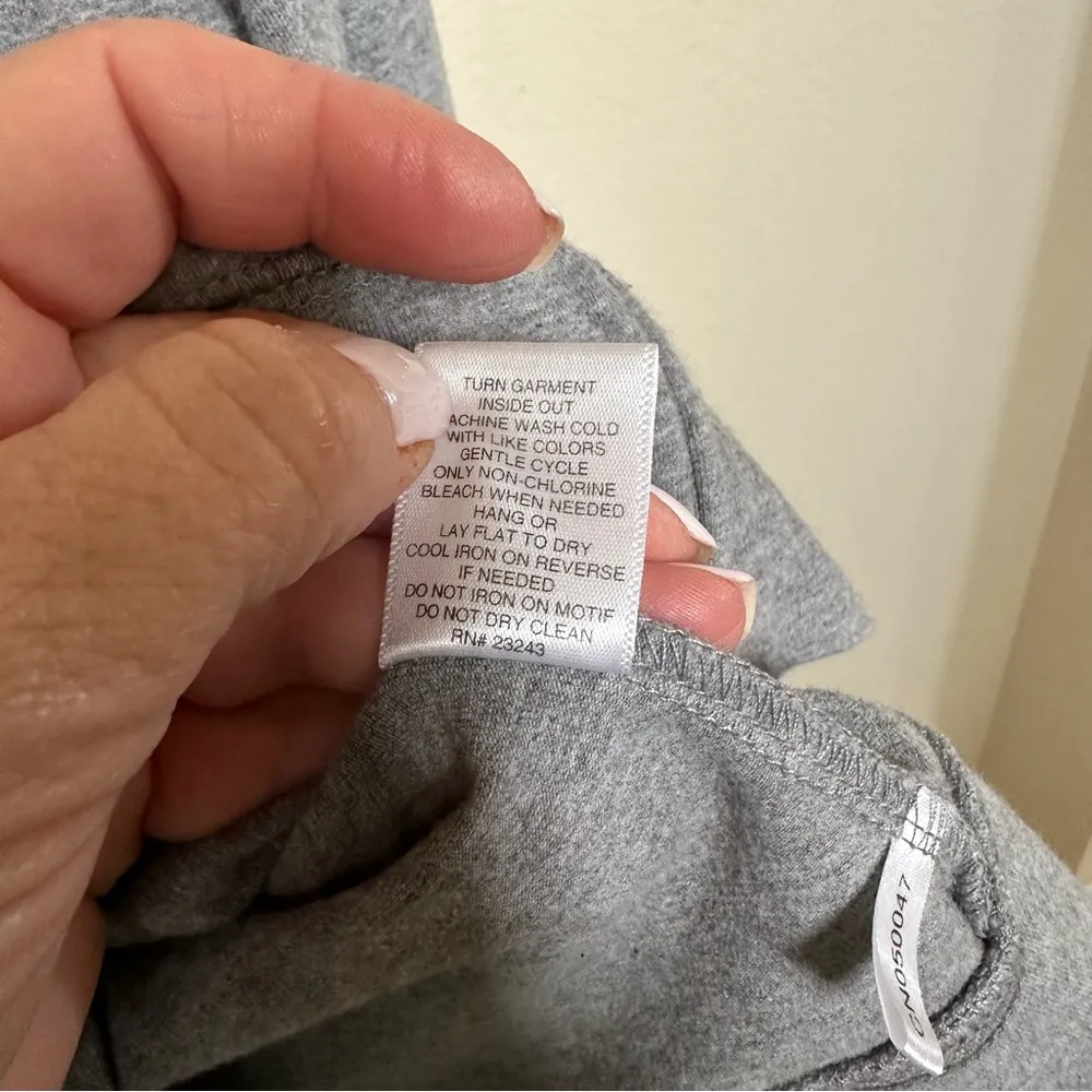 ❤️New York & Company gray hoodie with NYC skyline on back Small CLEARANCE - Image 6