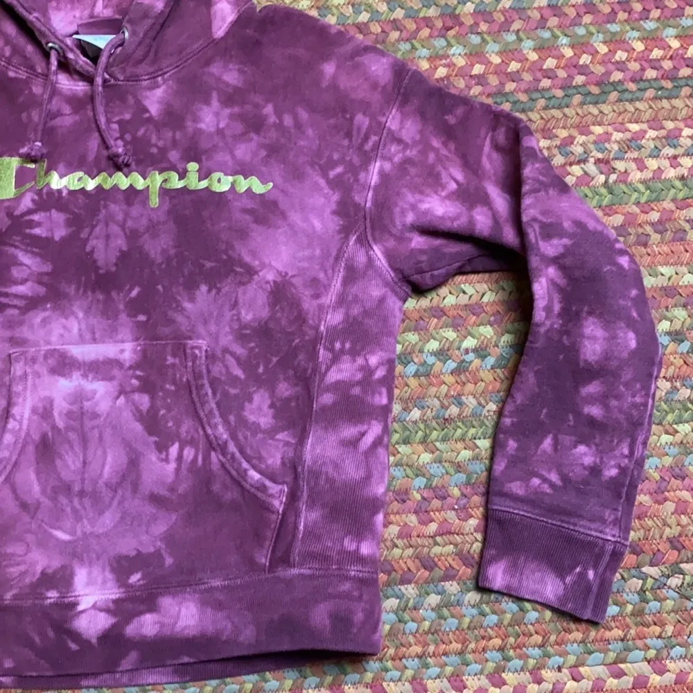 NWOT MAROON TIE DYE CHAMPION HOODIE - Image 3