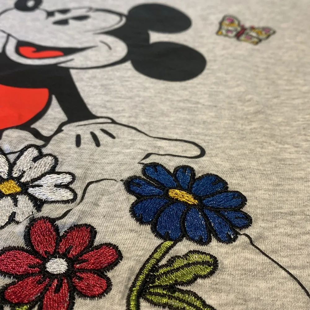 Disney Mickey Mouse embroidered T-shirt size small​ - Image 4