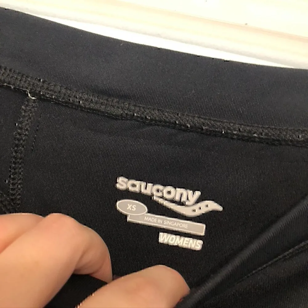 SAUCONY Black Burgundy Maroon Stripe Trim Capri Capris Active Leggings Legging - Image 3