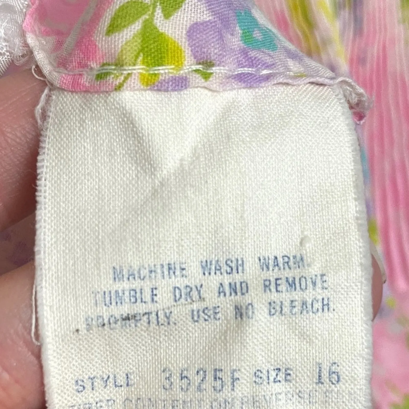 Vintage 70s Pastel Floral Housecoat Robe Lightweight Ruffle Collar Cuffs Large Size XL - Image 7