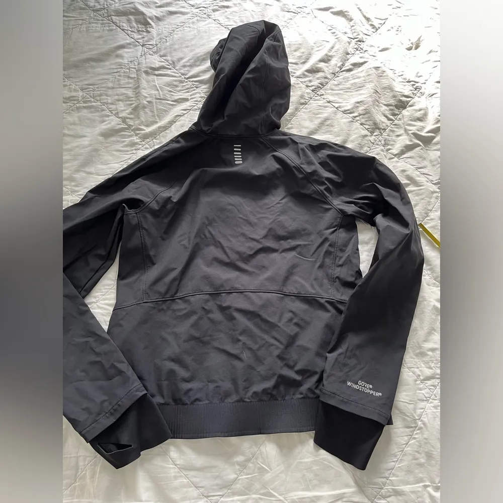 Black  gore wind stopper zip up run jacket - Image 9