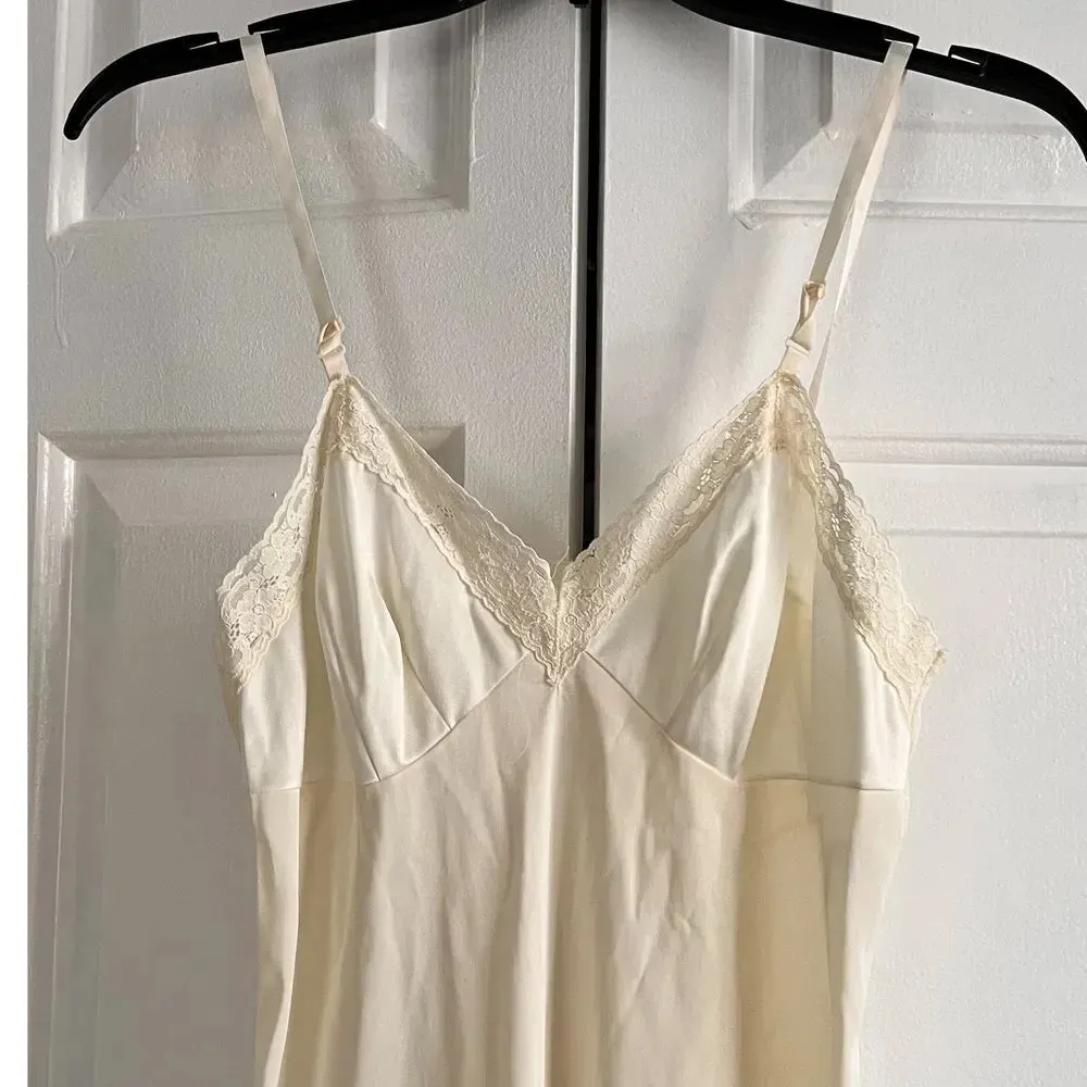 Vanity Fair Vintage undergarment Size 32 - Image 3