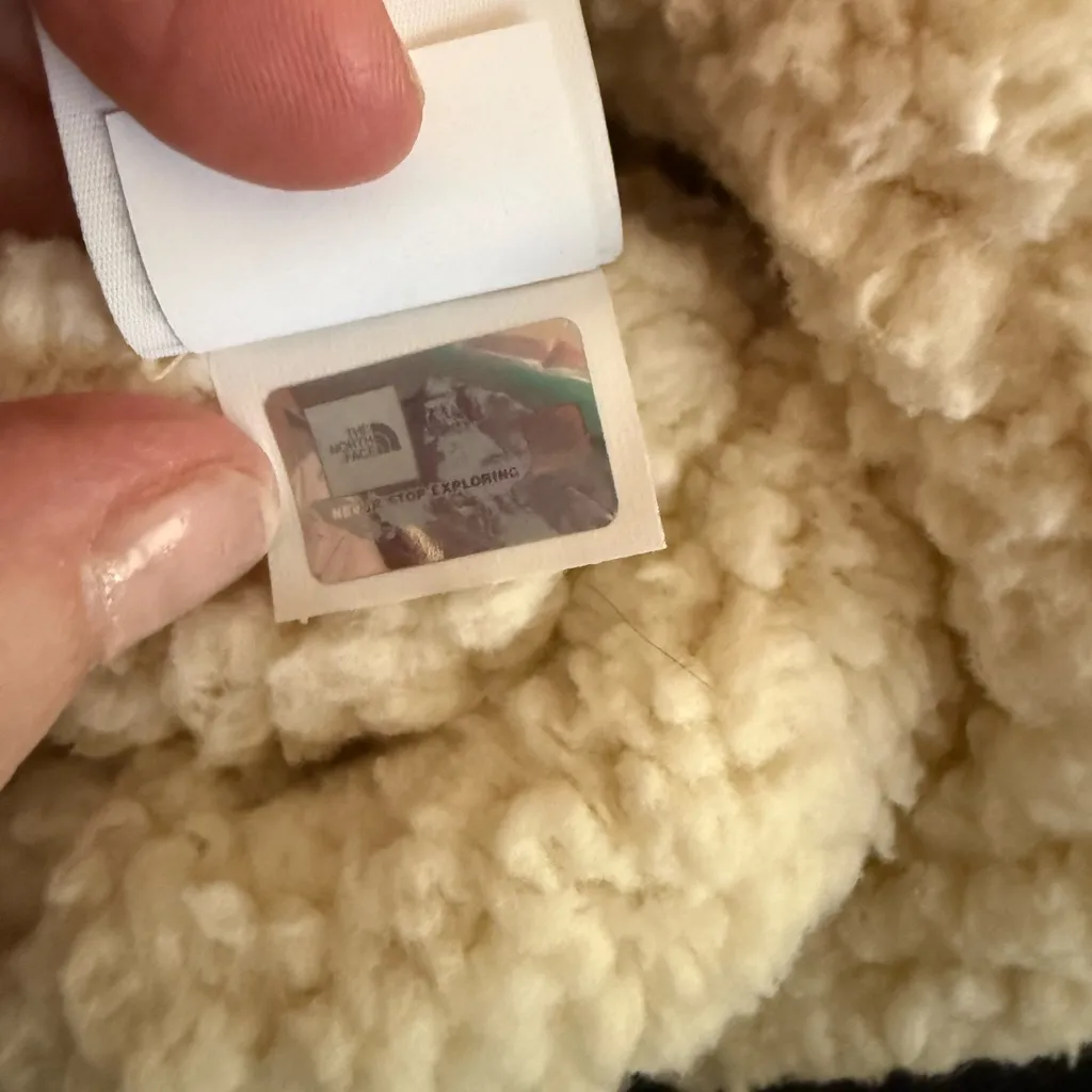 The North Face Women’s Fuzzy Earflap Beanie Hat Cloud Blue One Size NWT Sold Out - Image 9