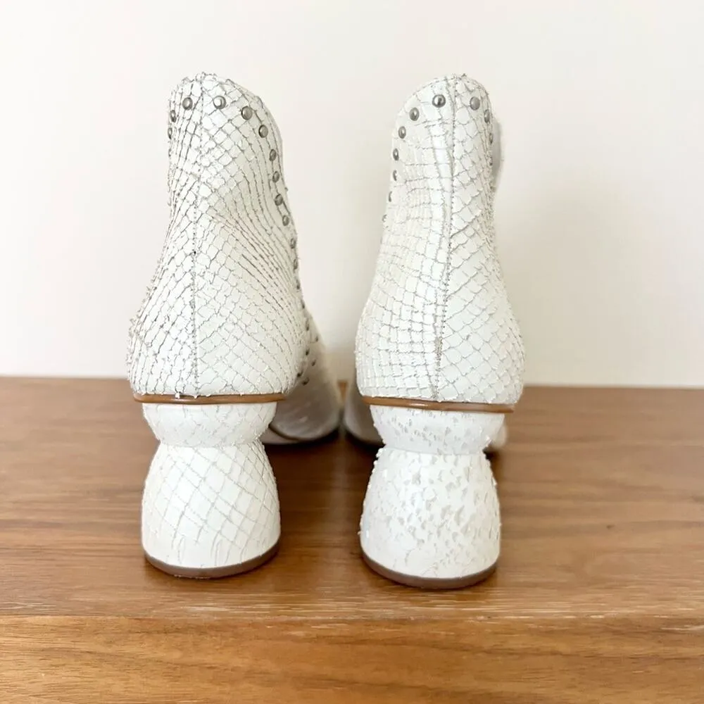 Vicson Jane Leather Silver Stud Pointed Toe Ankle Boots White Women's Size US 8 - Image 7