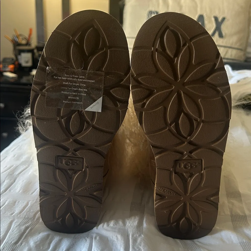 NEW ugg Mongolian lida boots size 6 - Image 6