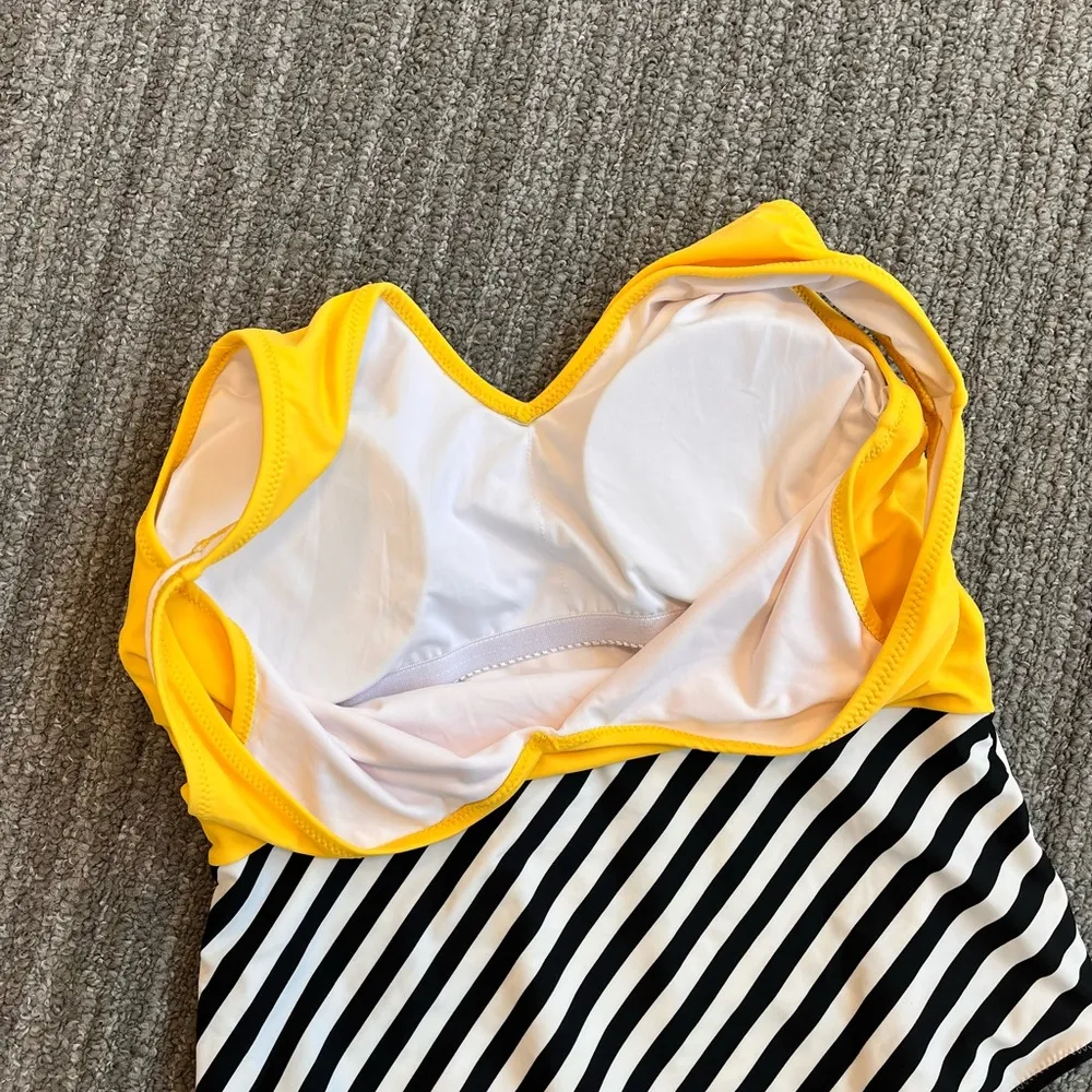 Cupshe Swimsuit Yellow V-Neck and Striped Bottom One Piece L Large - Image 4