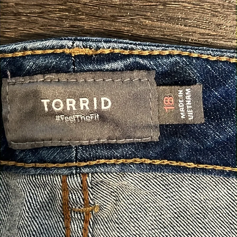 Torrid Feel the Fit High Rise Distressed Long Women’s Plus Jean Shorts 18 NWT - Image 6