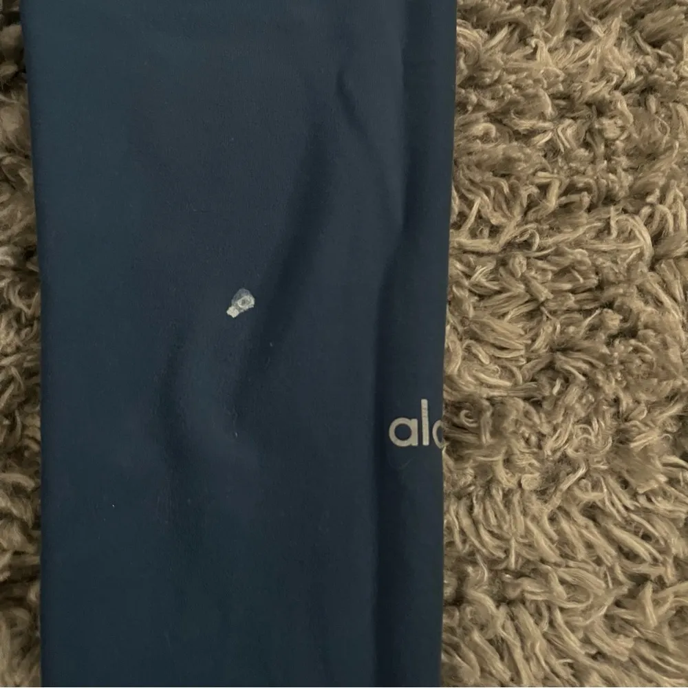 Alo yoga leggings size small - Image 2