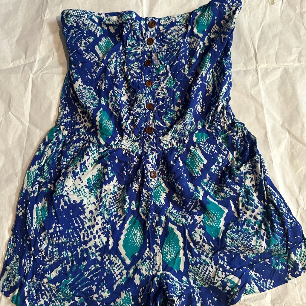 Derek Heart Blue and White Patterned Garment - Image 3