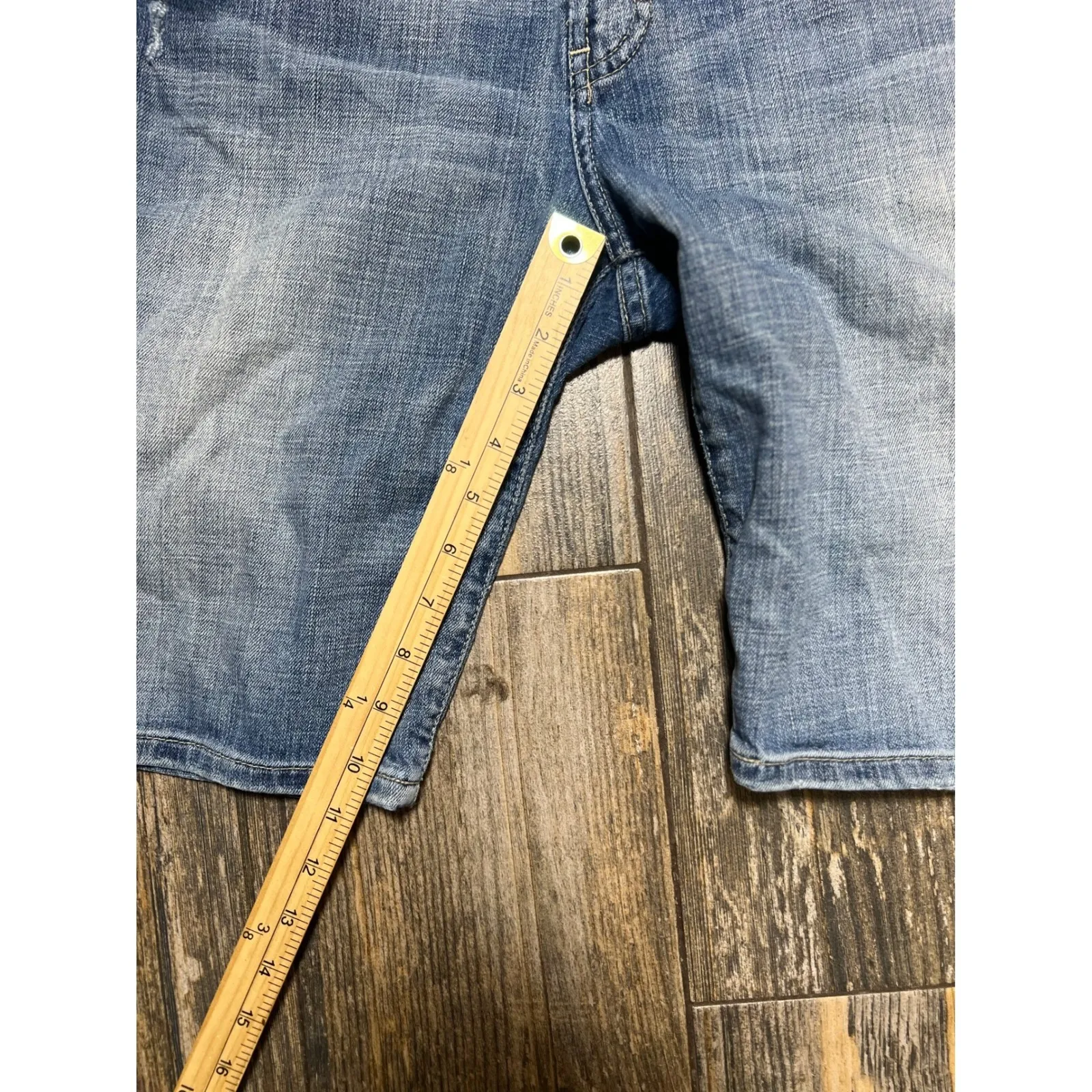 BKE Buckle Shorts Size 30 Medium Wash Distressed Denim Bermuda Activewear Sports - Image 8