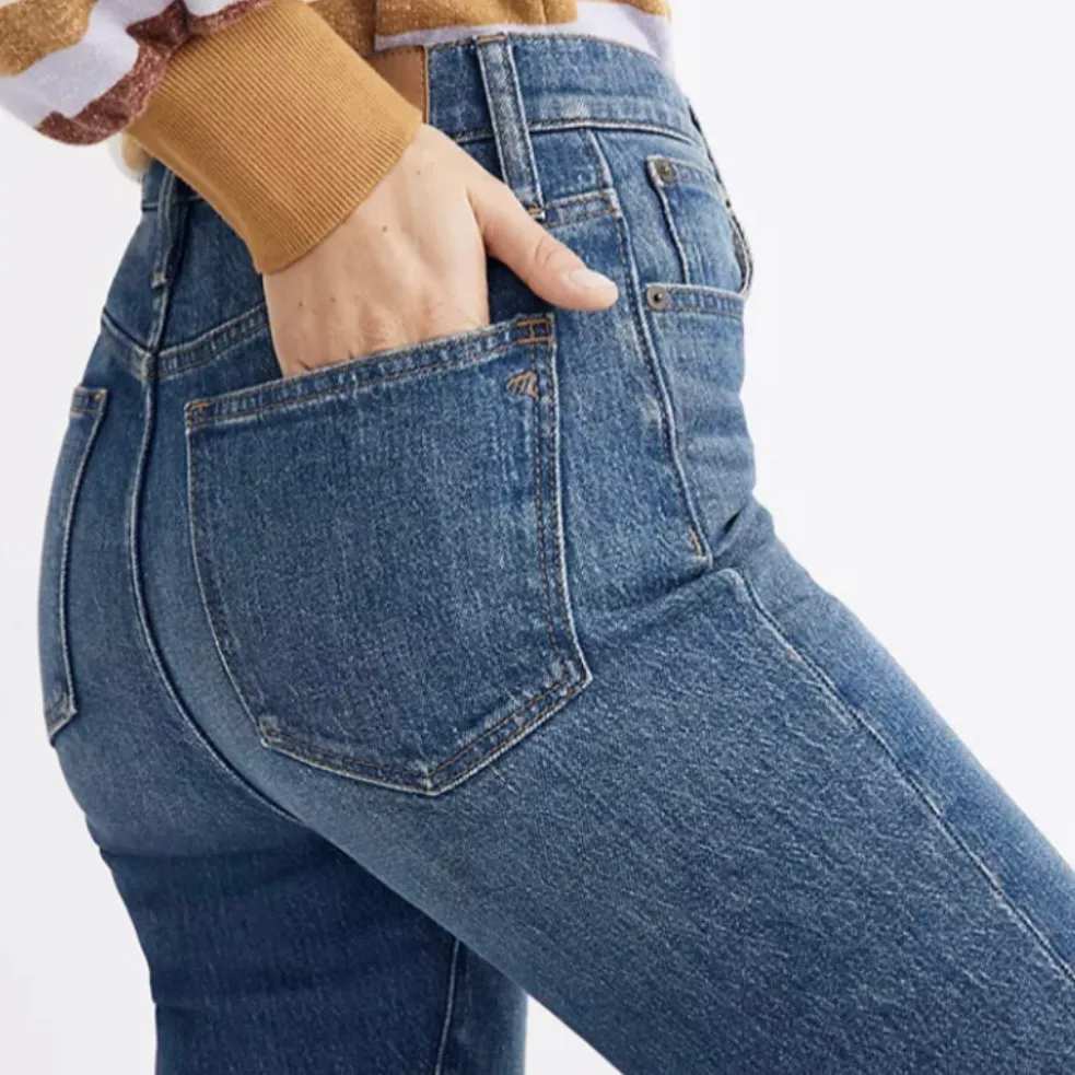 Classic Medium Wash Straight Leg Jeans - Size 26 - Image 2