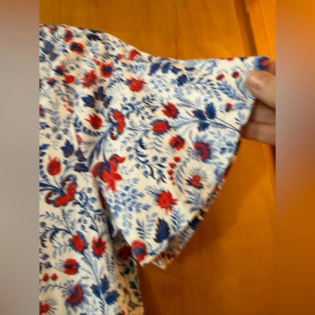 Ann Taylor Blue Red Floral Shirt Crew Neck Short Sleeve Cotton Top Medium - Image 9