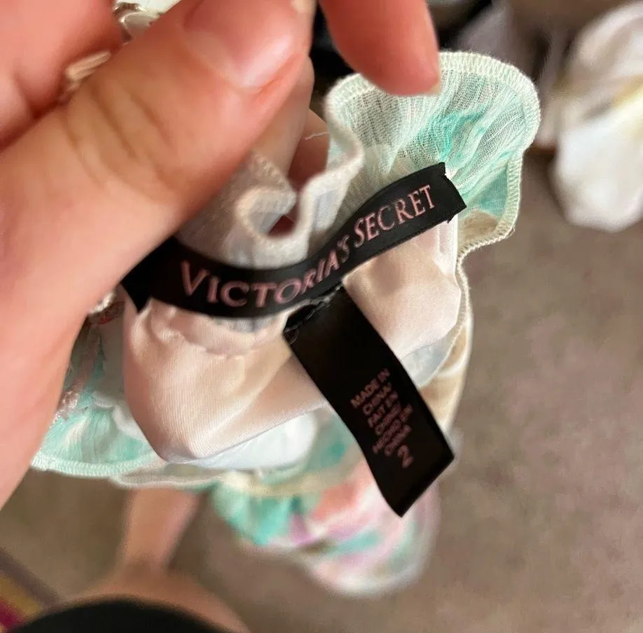 Off white high neck midi floral dress with cut out back never worn - Image 4