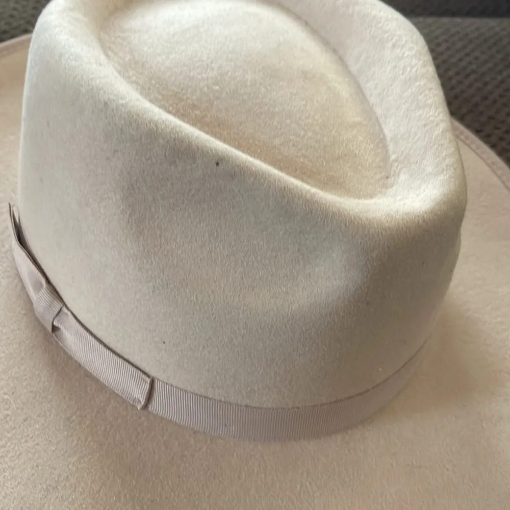 Beautiful Olive & pique adjustable women’s hat 100% wool - Image 7