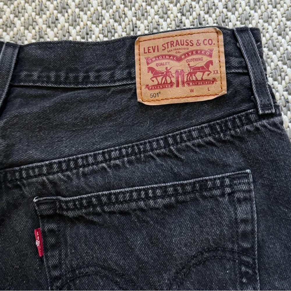 Levi’s 501 Black Denim Shorts Size 30 Button Fly - Image 5