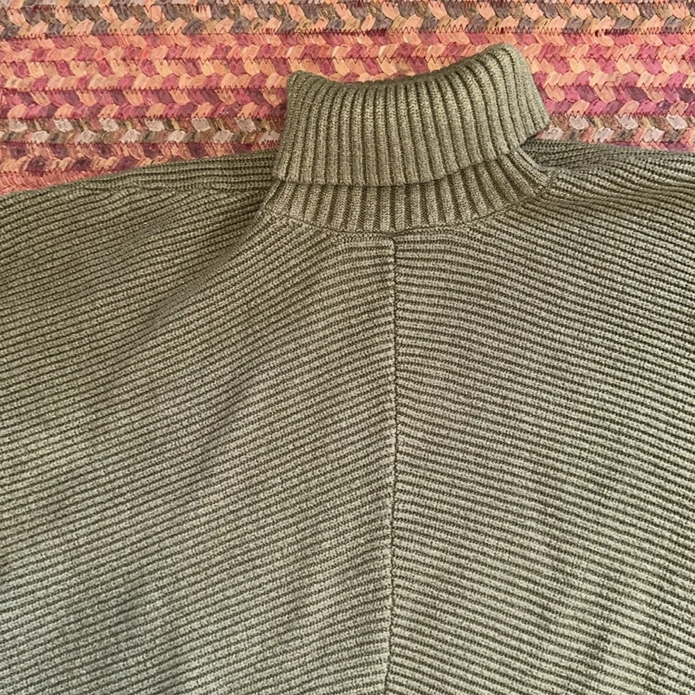 ARMY GREEN RIBBED KNIT TURTLE NECK SWEATER LONG FIT OVERSIZED - Image 3