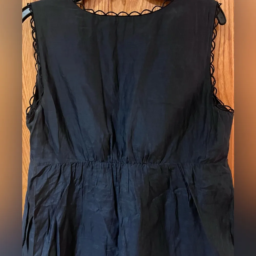 Banana Republic Black Embroidered Sleeveless V-Neck Silk Blouse Tunic Top Size 4 - Image 7