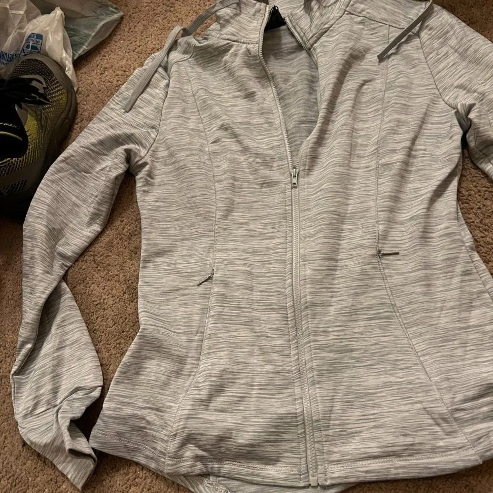 NWT Spyder medium active grey top M - Image 4