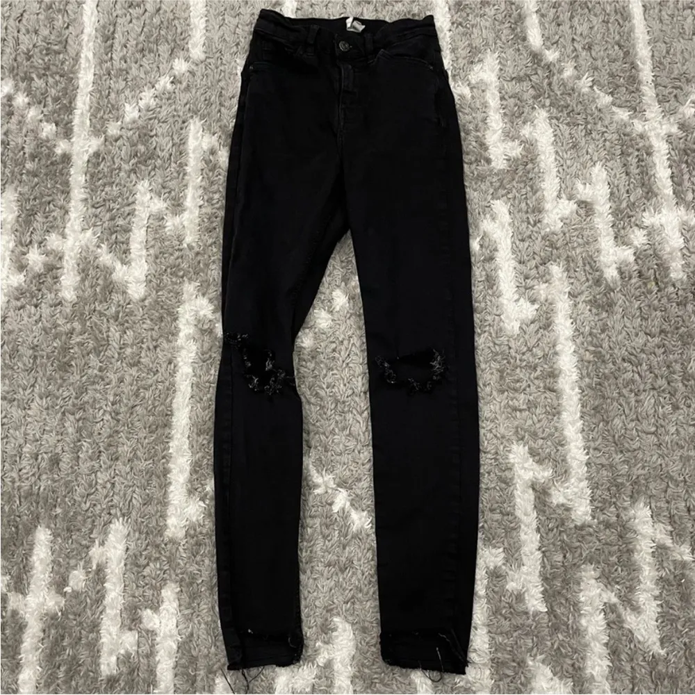 Topshop Jamie High Rise Distressed Raw Hem Skinny Jeans - Image 2