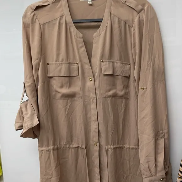 Black Rainn medium safari style tan blouse roll up or let down sleeves NWOT - Image 1