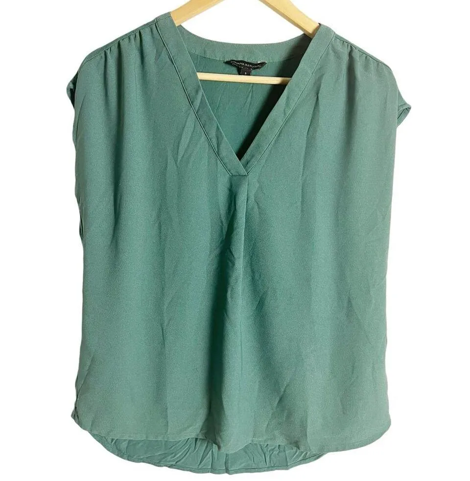 Banana Republic Solid Green Cap Sleeve V-Neck Crepe Popover Blouse Size Small - Image 3