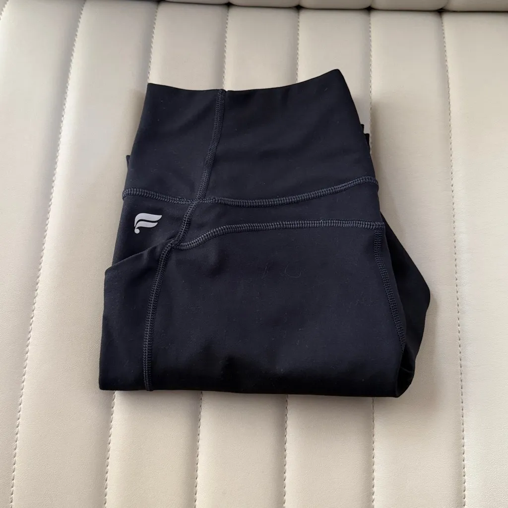 Fabletics PurLux side pocket leggings super soft stretchy fits S/M - Image 3