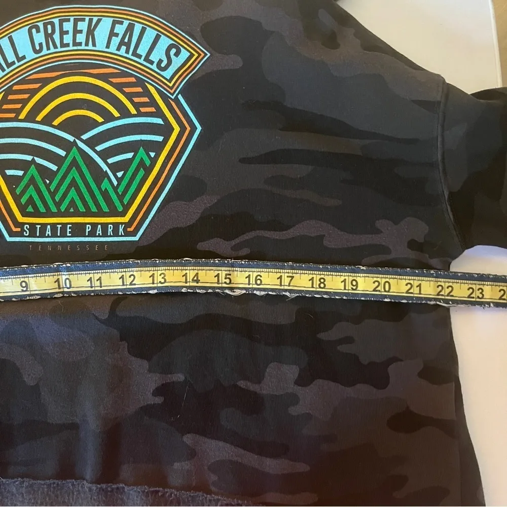 Fall Creek Falls State Park Tenesse Camo Cropped Hoodie Sweatshirt Black Large Gray - Image 8