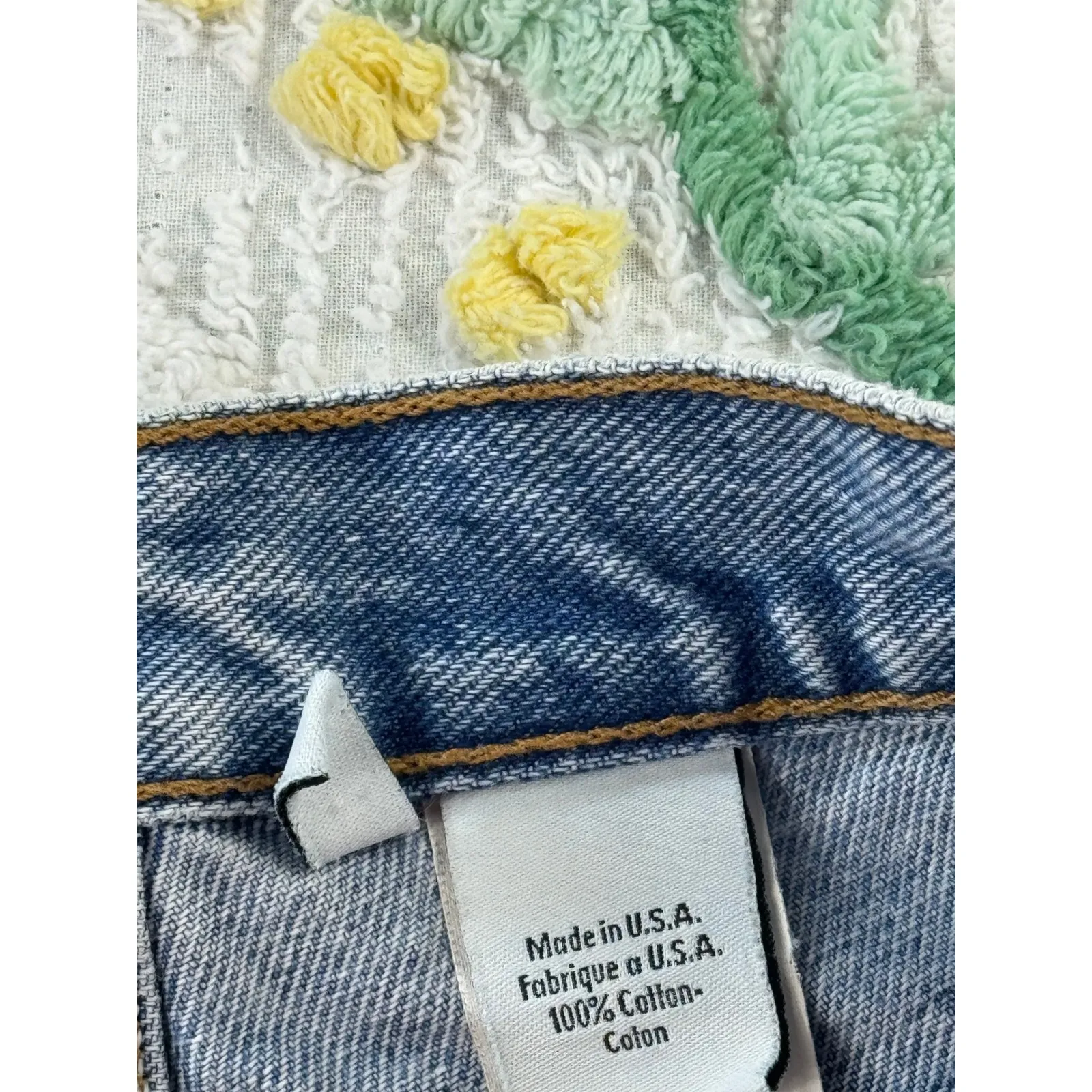 Calvin Klein Women's Jeans Shorts Light Wash Distressed Cutoff Size 7 - Image 6