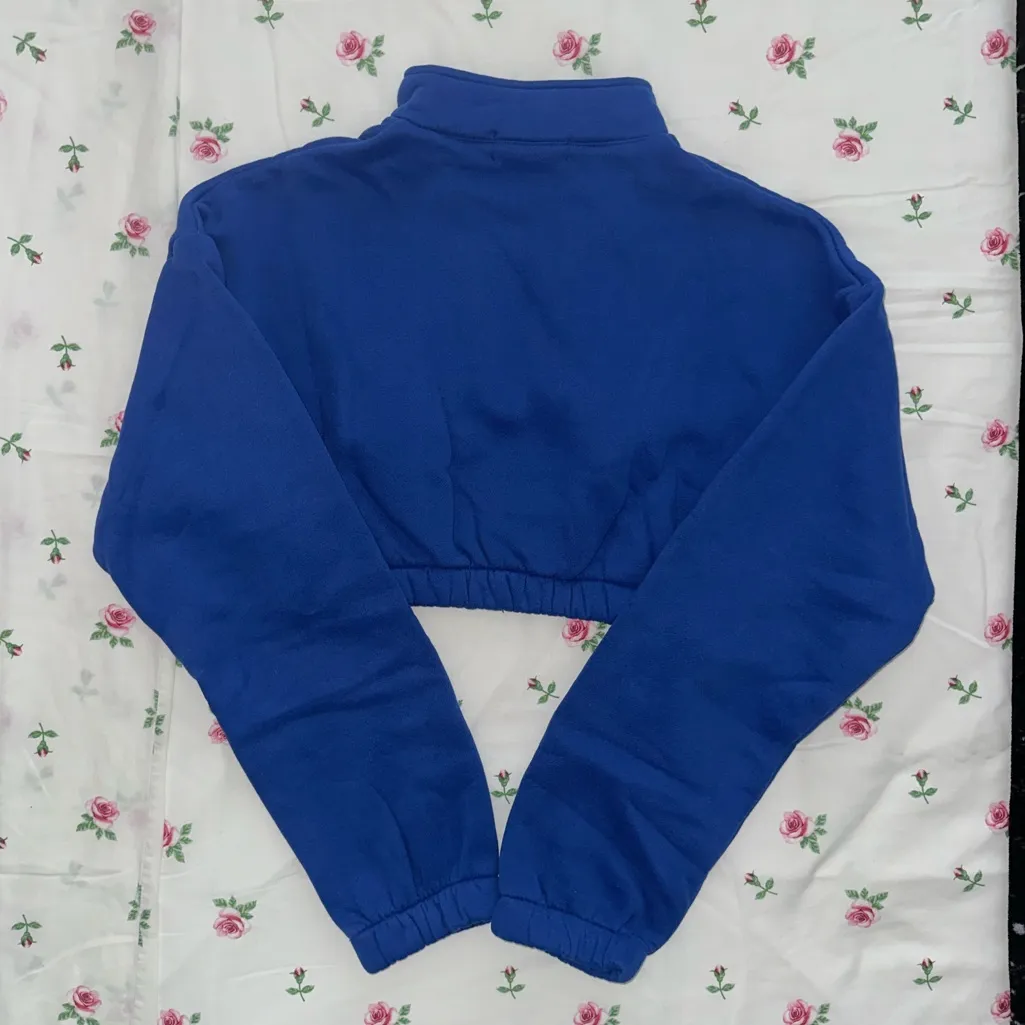 Adika Blue Cropped Sweatshirt - Image 2
